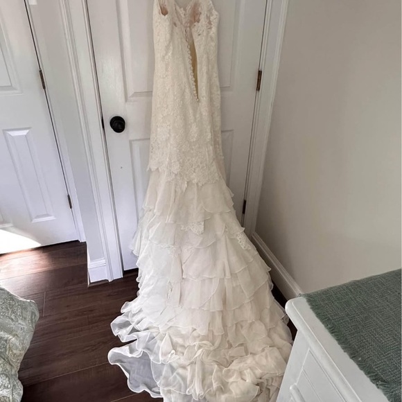 Custom made Elegant White Wedding Dress with Velcro train for easy detachment - Picture 8 of 10